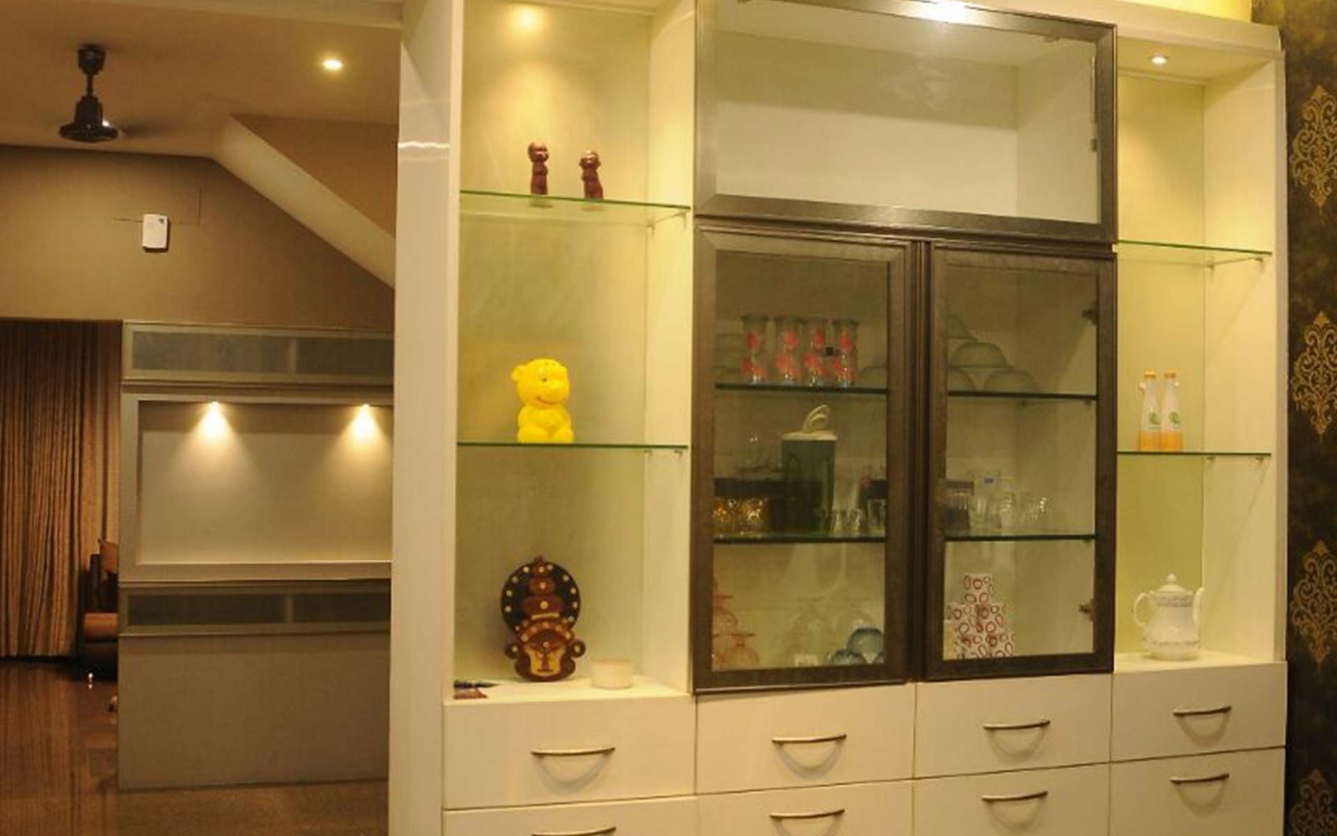 Wooden Wardrobe designers in Chennai